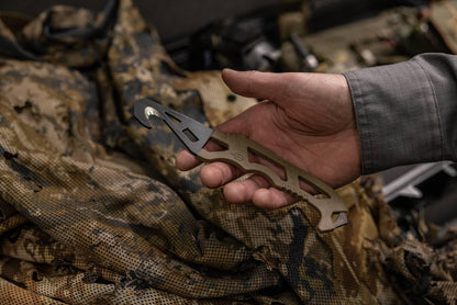 GERBER CRISIS HOOK KNIFE TAN499 - Korppi Gear