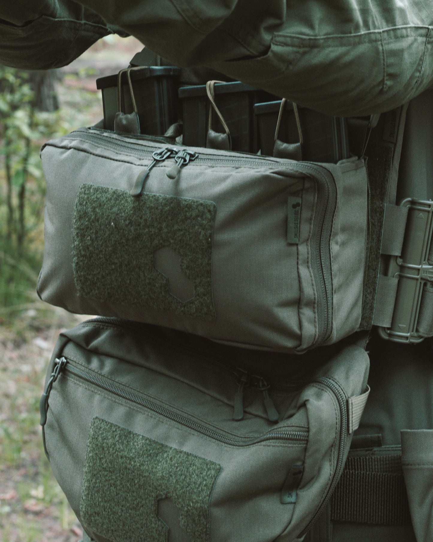SUITED SYSTEMS ADMIN PANEL WITH TRIPLE MAG POUCH