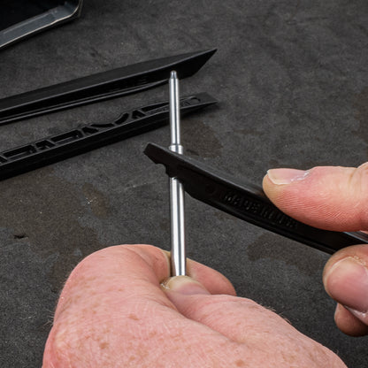 OTIS MULTI PURPOSE SCRAPER AND BRUSH SET - Korppi Gear