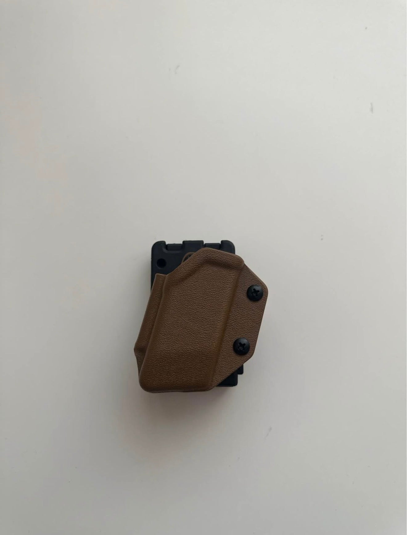 OUTLET - BGS Pistoolin lipastasku + T-Lok vyökiinnitys (COYOTE)